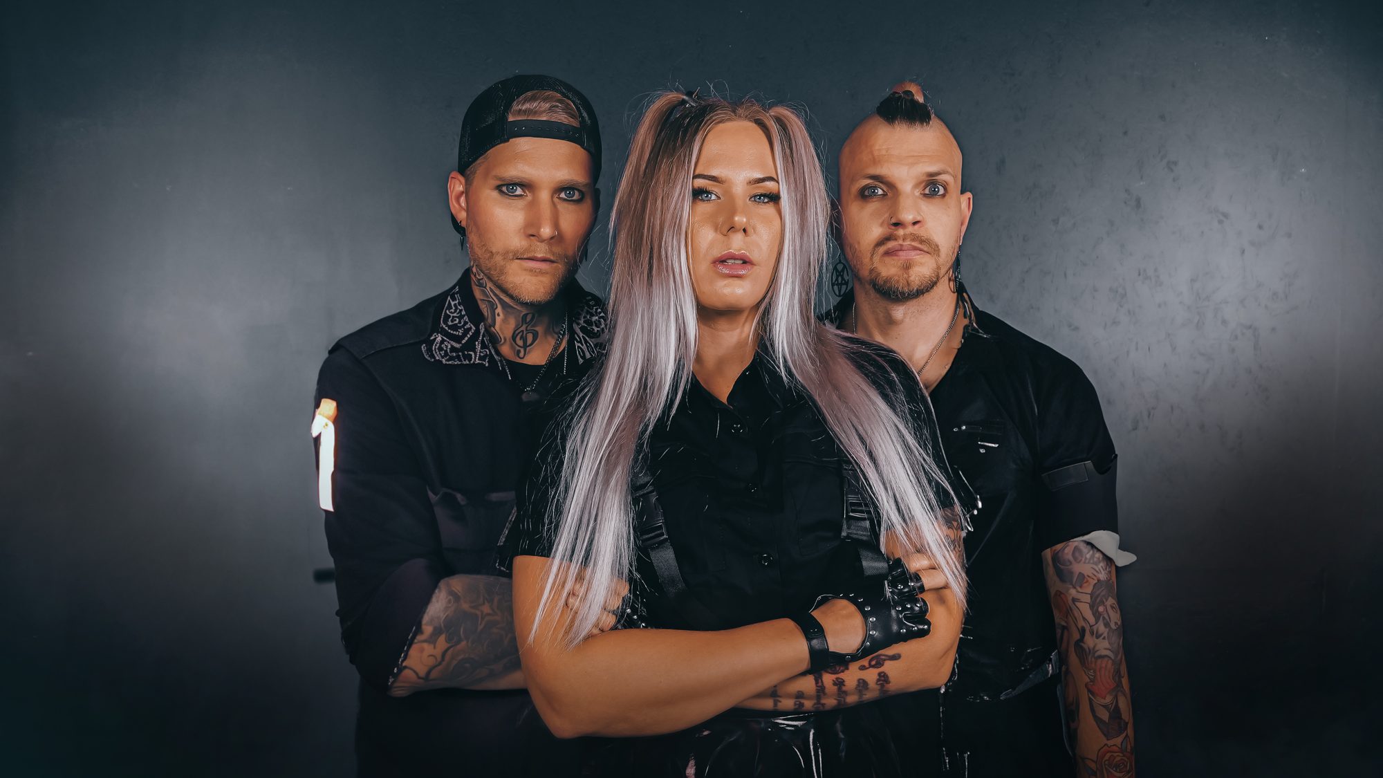 Sofie Svensson & Dom Där – gruppbild mot grå bakgrund